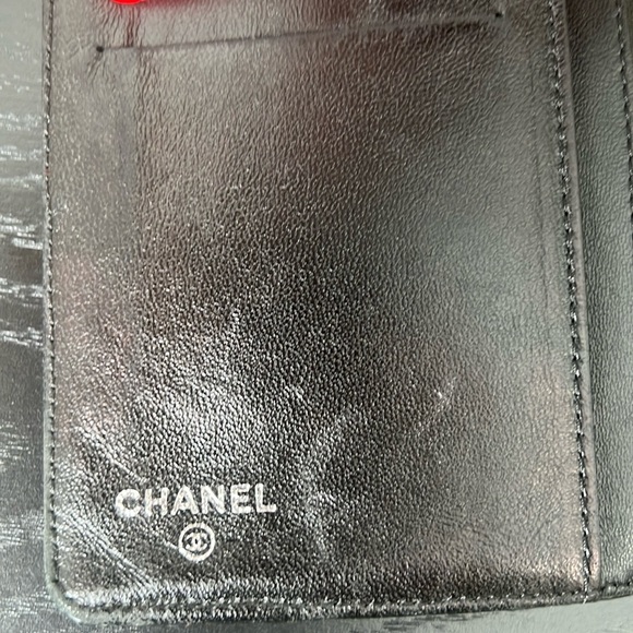 💯 Authentic CHANEL Icon Symbol Charm Patent Leather wallet - Picture 9 of 10
